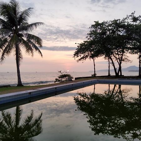 Hotel Kumala Samudra Cikakak Ngoại thất bức ảnh