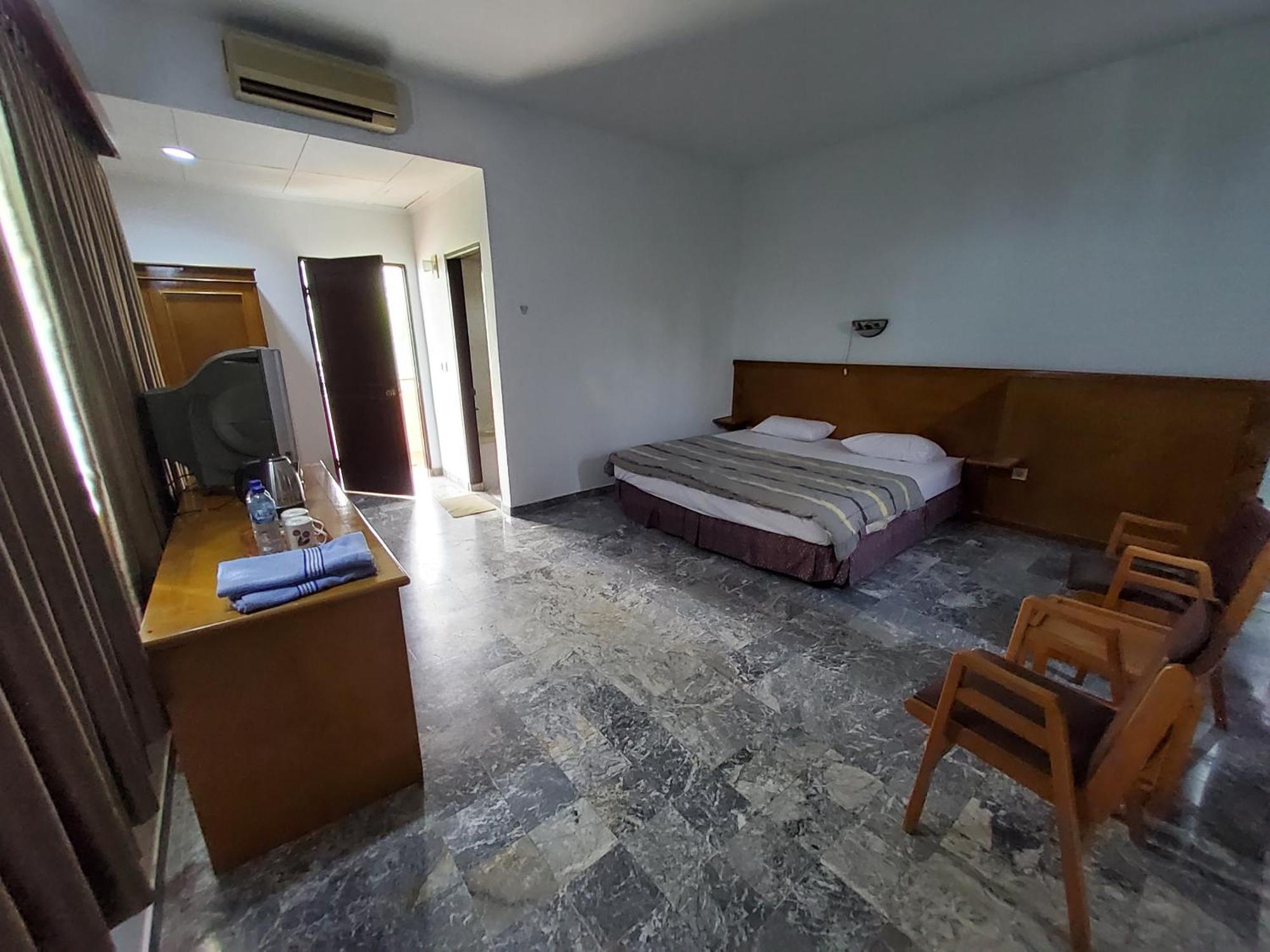 Hotel Kumala Samudra Cikakak Ngoại thất bức ảnh
